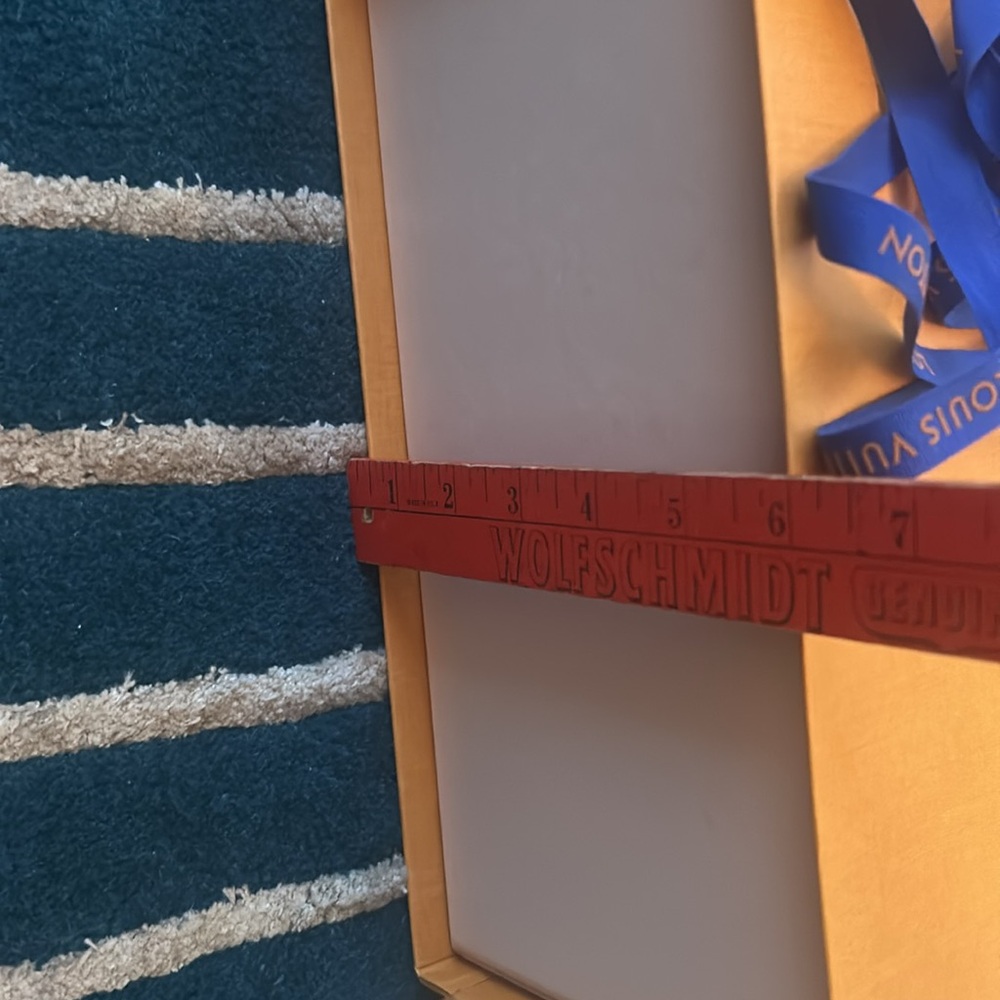 Louis Vuitton shoe dusters & shipping box , ribbon - Picture 7 of 7